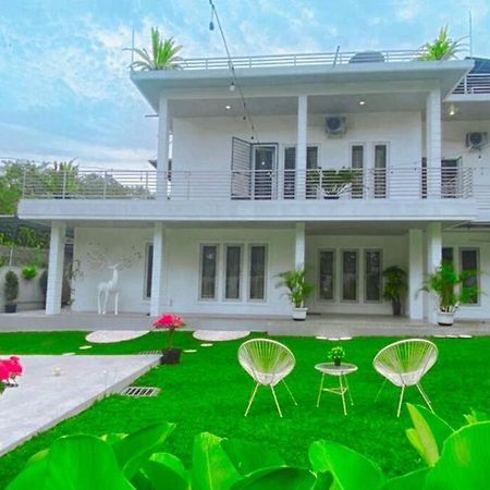 Garden Villa By Villapedia Bogor Exterior photo