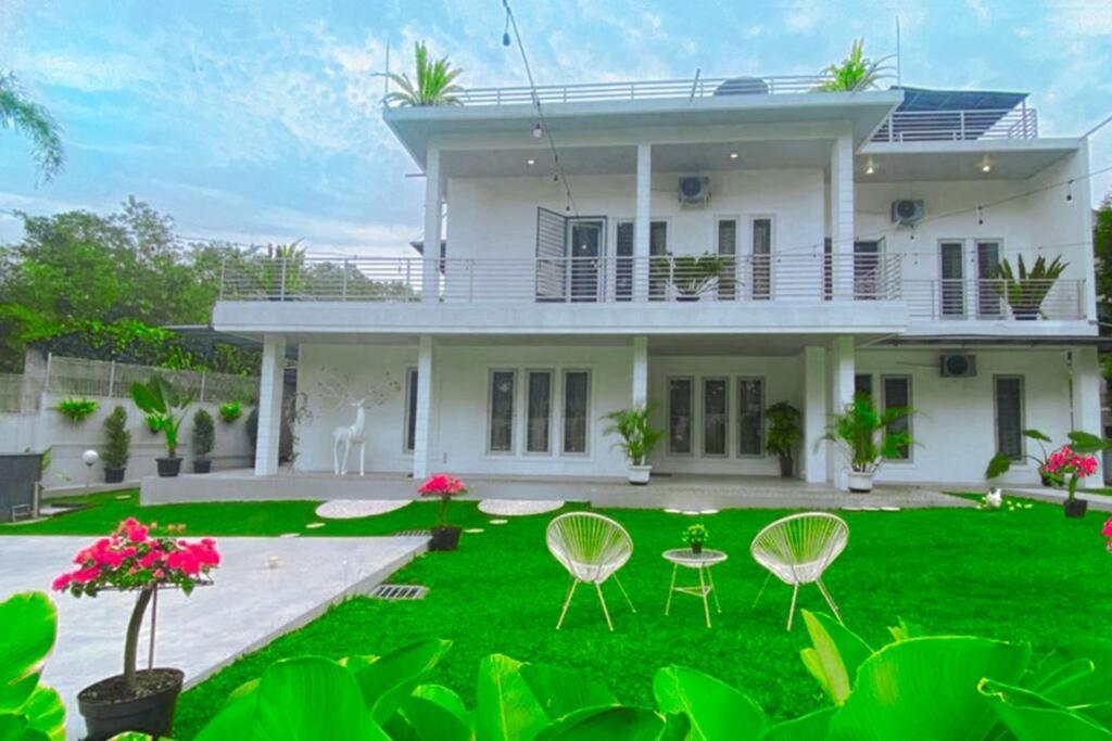 Garden Villa By Villapedia Bogor Exterior photo