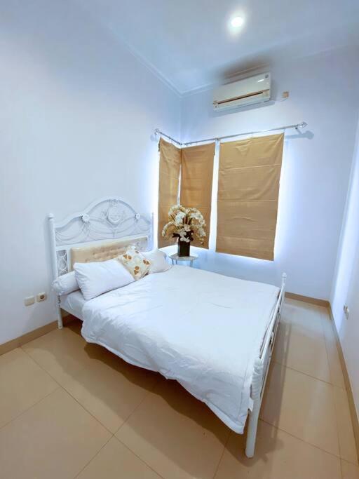 Garden Villa By Villapedia Bogor Exterior photo